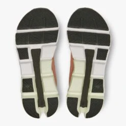 'On Running' Women's Cloudflyer 4 - Peach / Aloe -On Running 71.98669 cloudflyer 4 fw22 peach aloe w g3 1024x1024@2x