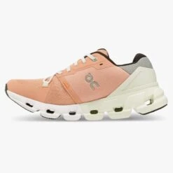 'On Running' Women's Cloudflyer 4 - Peach / Aloe -On Running 71.98669 cloudflyer 4 fw22 peach aloe w g4 1024x1024@2x