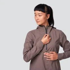 On Running Women's ON-Running Waterproof Anorak 224.00082 -On Running Small JPEG FB TW Social Post Detail Shot 1200x1200 FW19 Waterproof Anorak Grape W 3